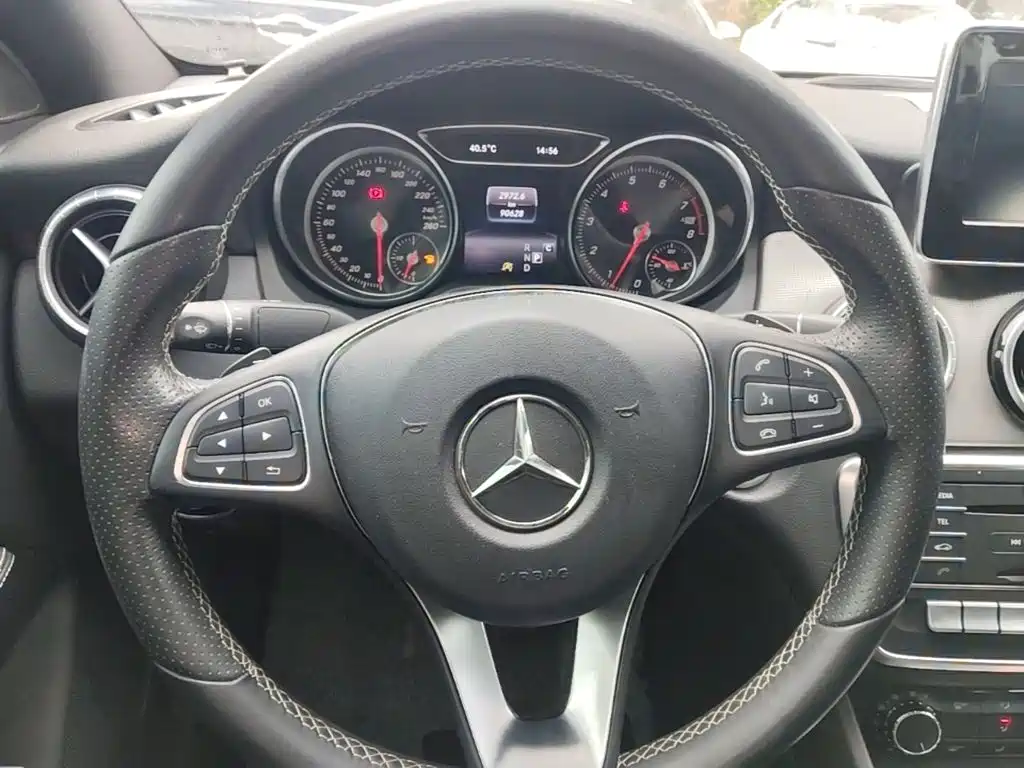 Photo 11 - Mercedes-Benz CLA (Import)