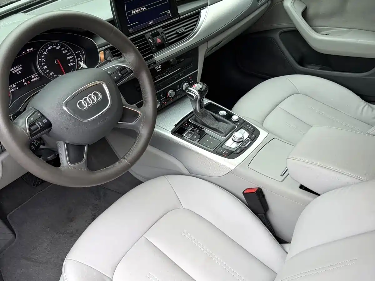 Photo 4 - Audi A6L