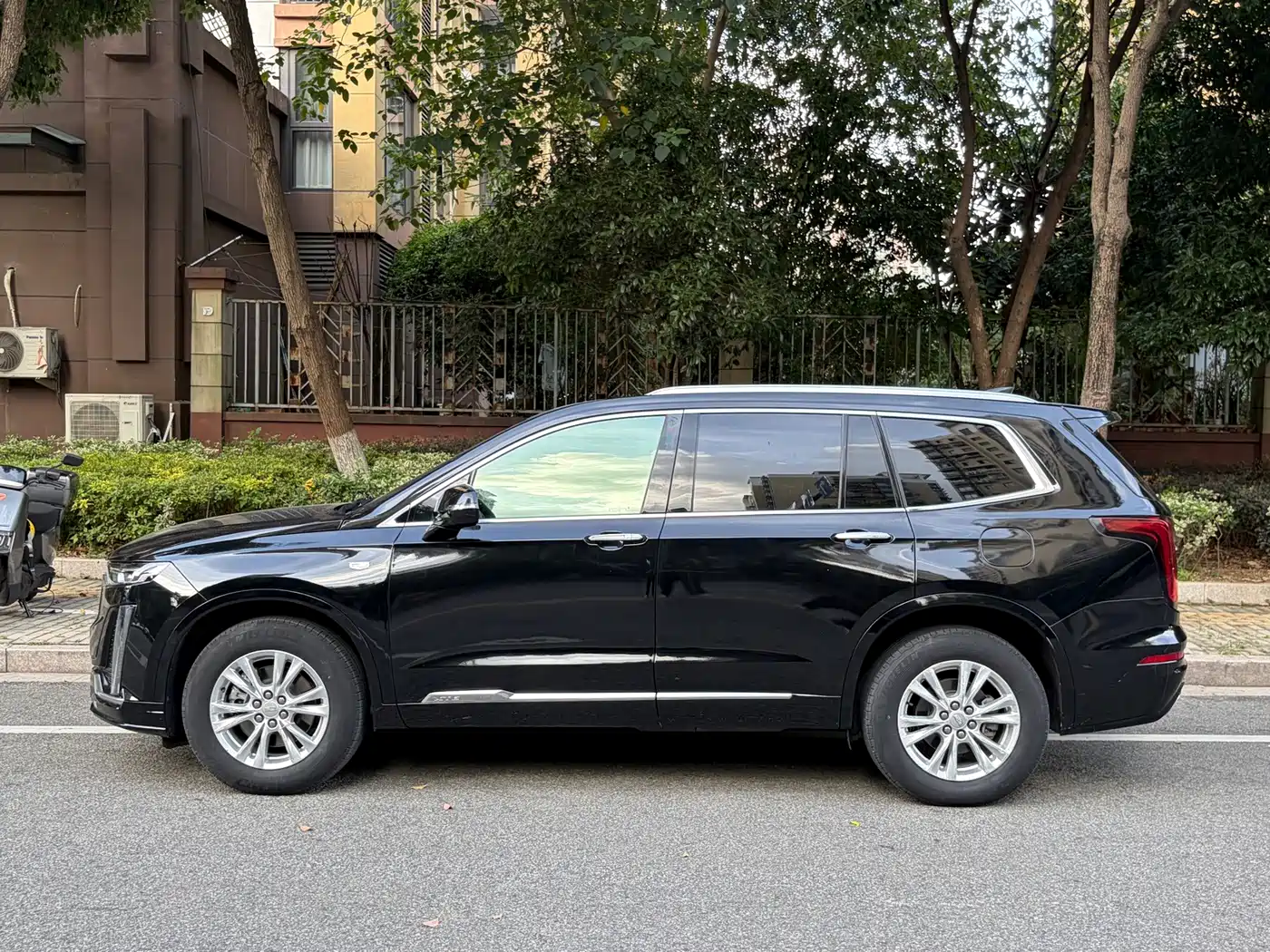 Фото 9 - Cadillac XT6