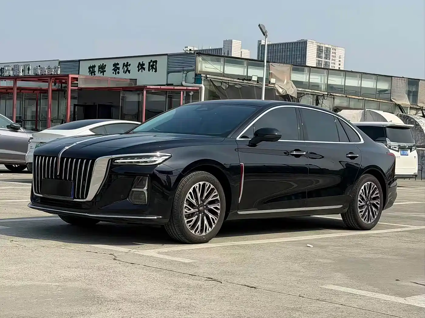 Hongqi H5 2024 2.0T Automatic Smart Connect Flag Smooth Edition