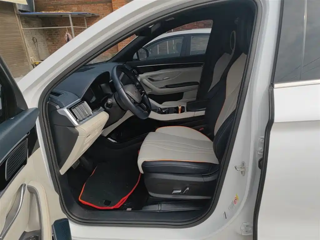 BYD Song PLUS PHEV 2023 Champion Edition DM-i 110KM Flagship фото 15