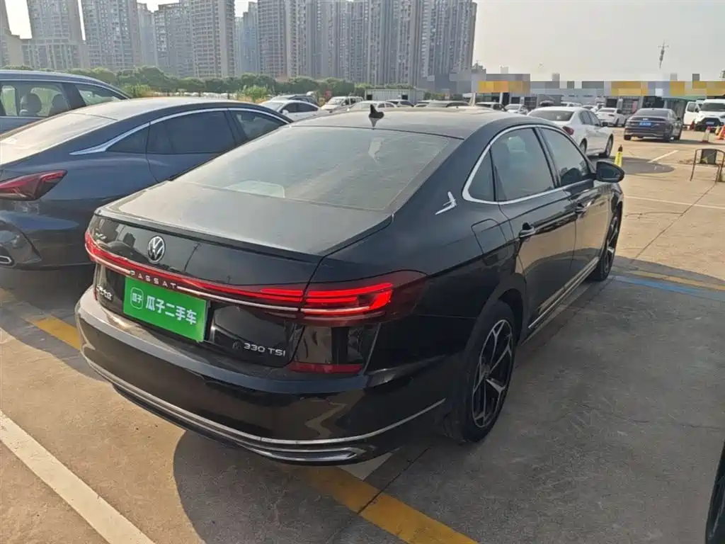 Volkswagen Passat 2023 330TSI Starlight Luxury Edition фото 7