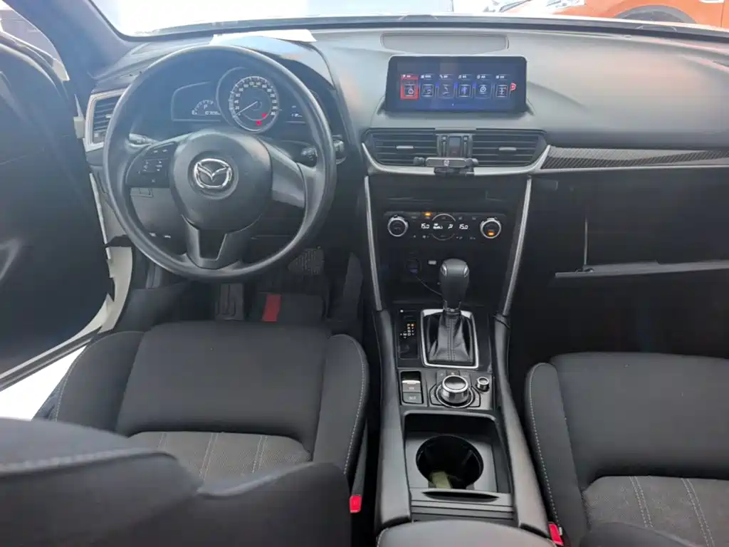 Photo 10 - Mazda CX-4