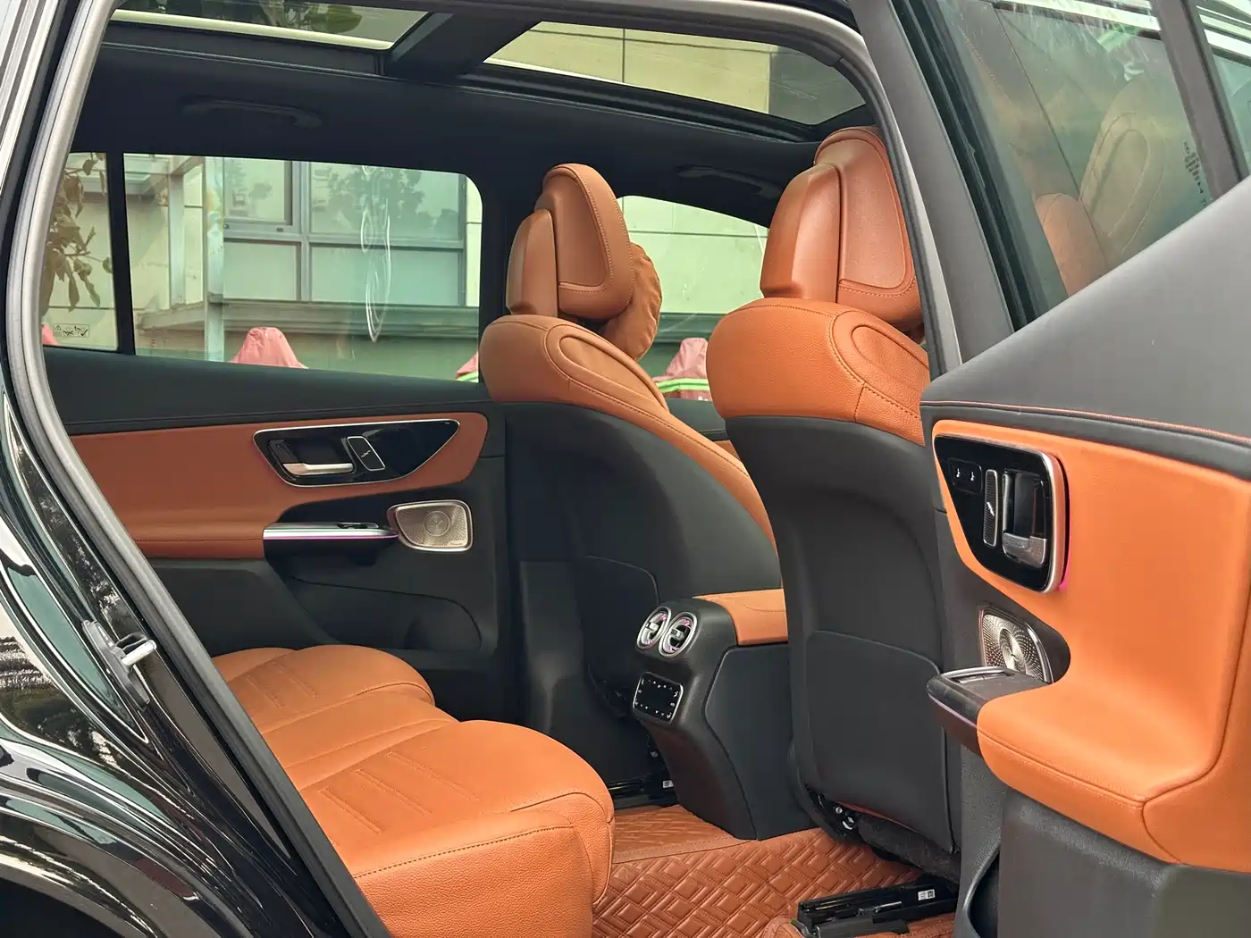 Mercedes-Benz GLC 2026 GLC 300 L 4MATIC Sport 5-Seater фото 13