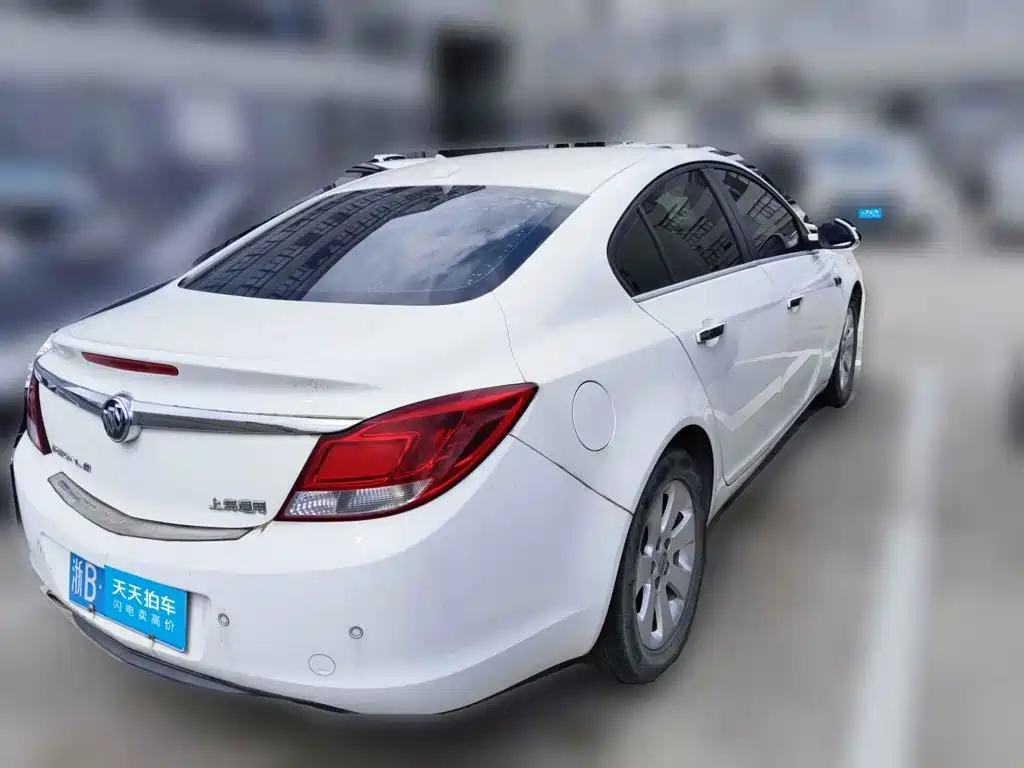 Photo 5 - Buick Regal