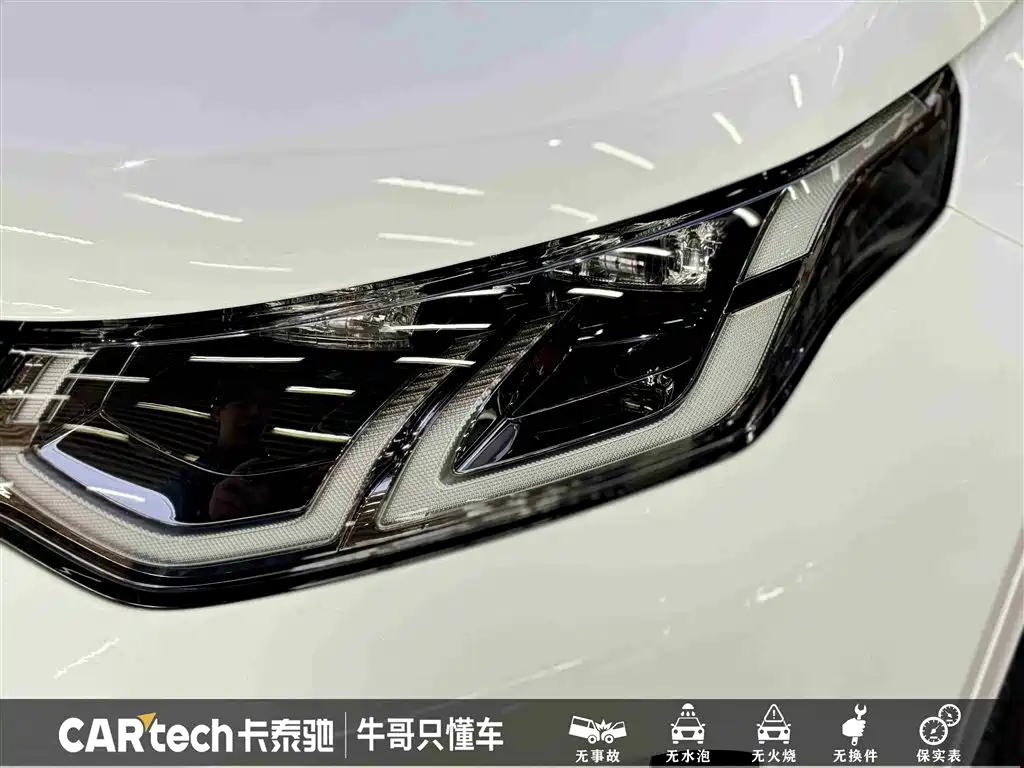 Land Rover Discovery Sport 2024 Performance Technology Edition фото 12