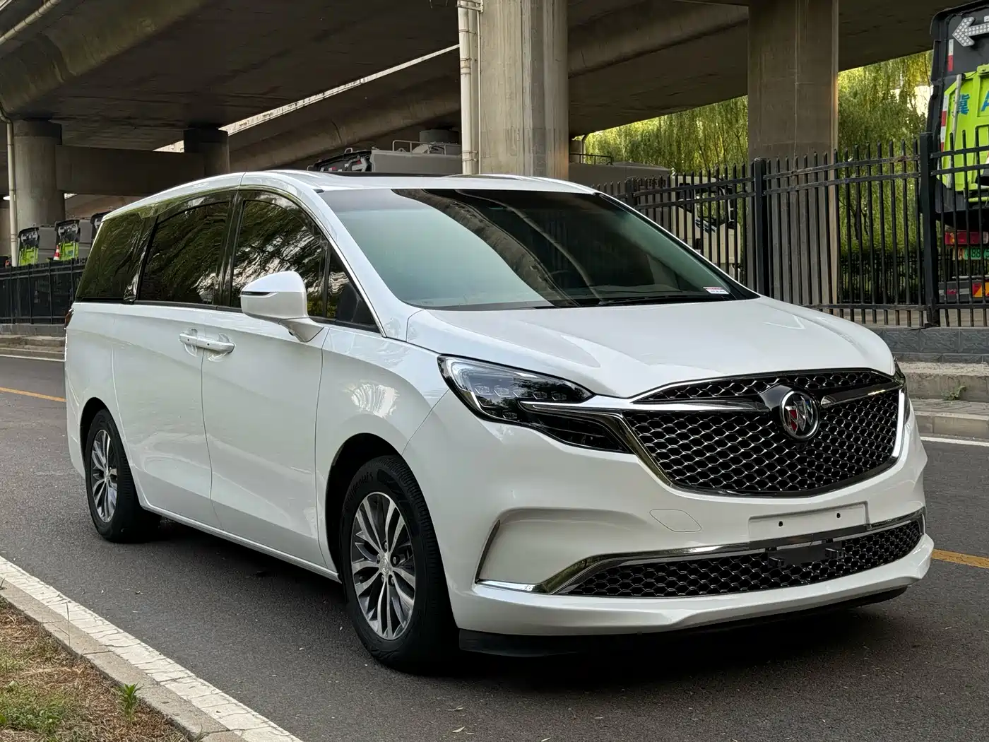 Buick GL8 2022 ES Landmark 653T Comfort фото 3