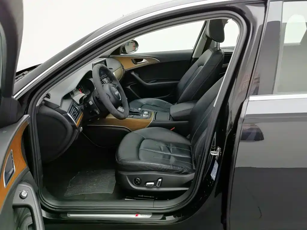 Фото 10 - Audi A6L