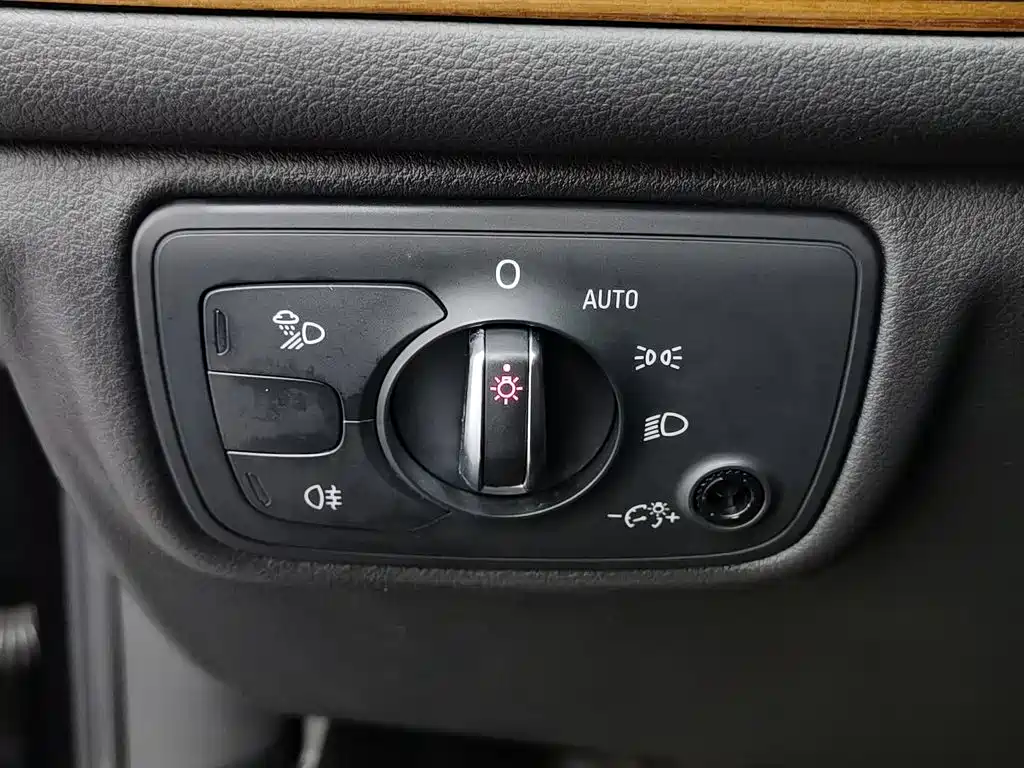 Фото 21 - Audi A6L