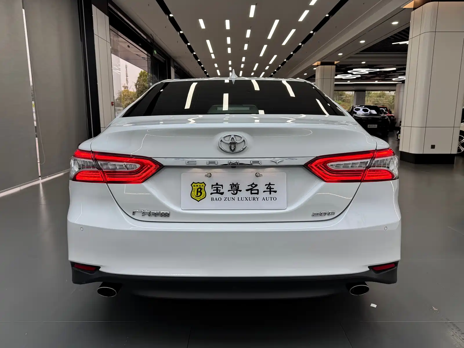 Фото 5 - Toyota Camry