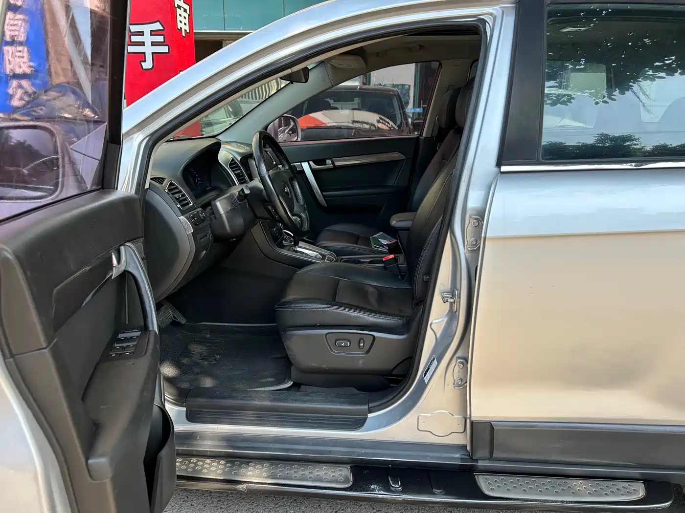 Chevrolet Captiva (Import) 2011 2.4 AT 7-Seater Luxury Edition фото 7