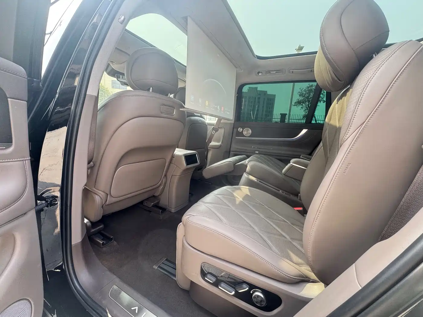 AITO Wenjie AITO M9 2025 Extended Range Ultra 52kWh 6-Seater фото 8