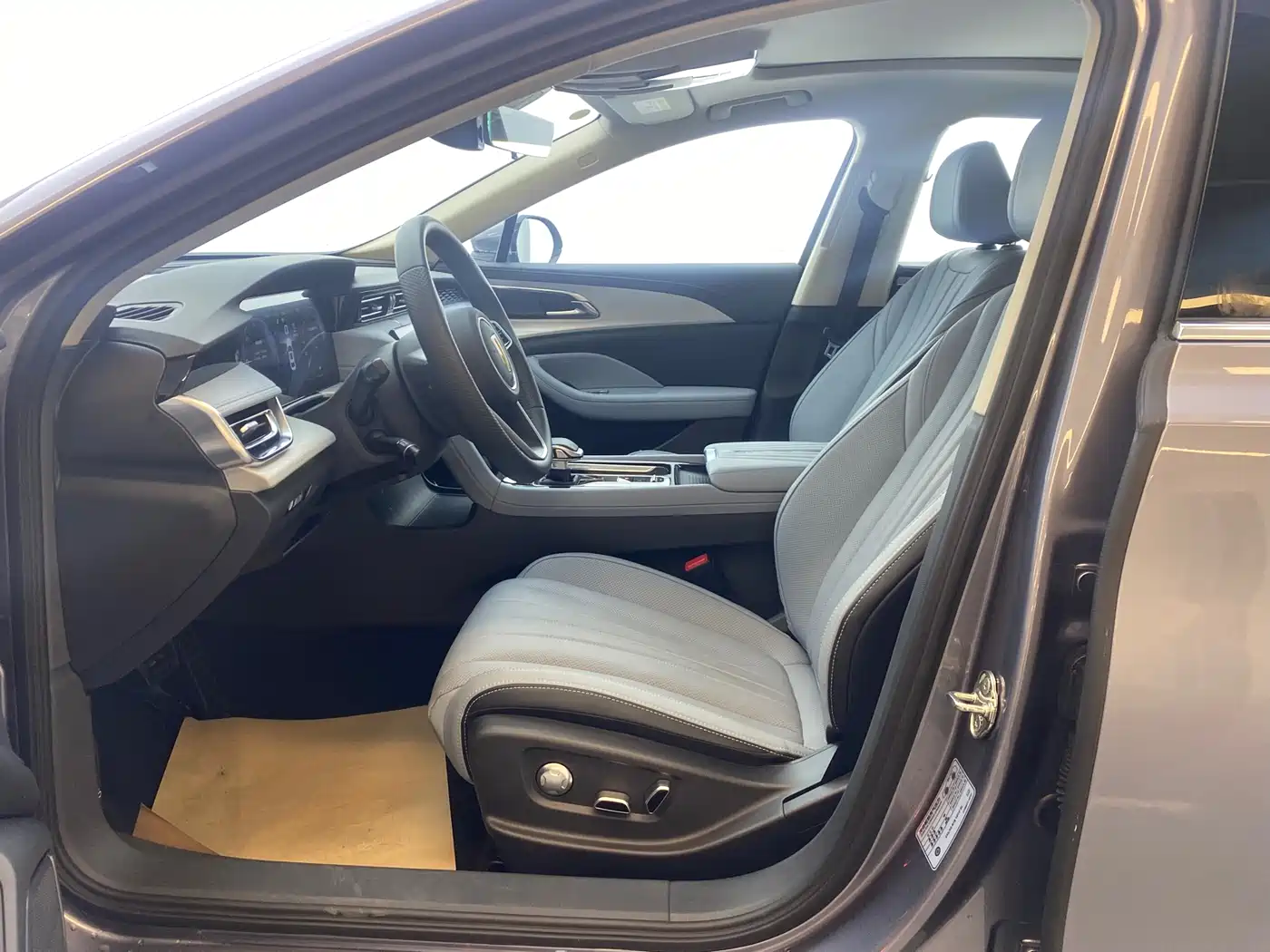 Hongqi H5 PHEV 2025 170 Super Hybrid Edition фото 6