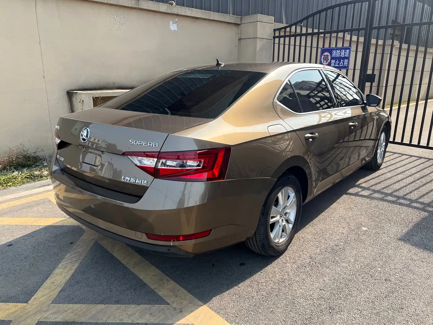 Škoda Superb 2016 TSI280 DSG Advance Edition фото 4