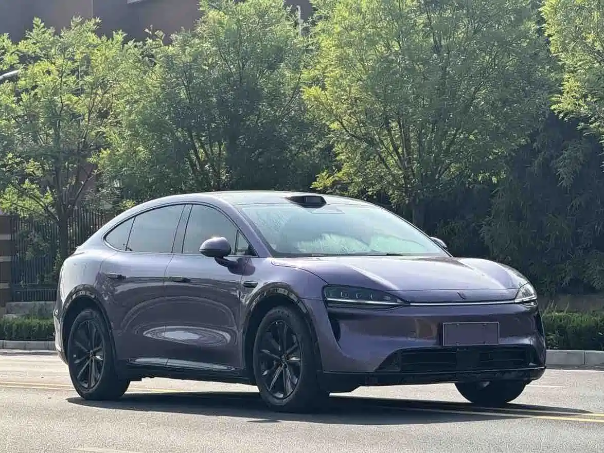 Фото 3 - Zhijie Luxeed R7