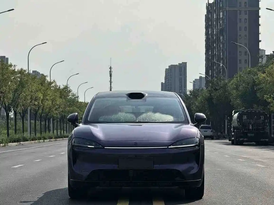 Фото 2 - Zhijie Luxeed R7