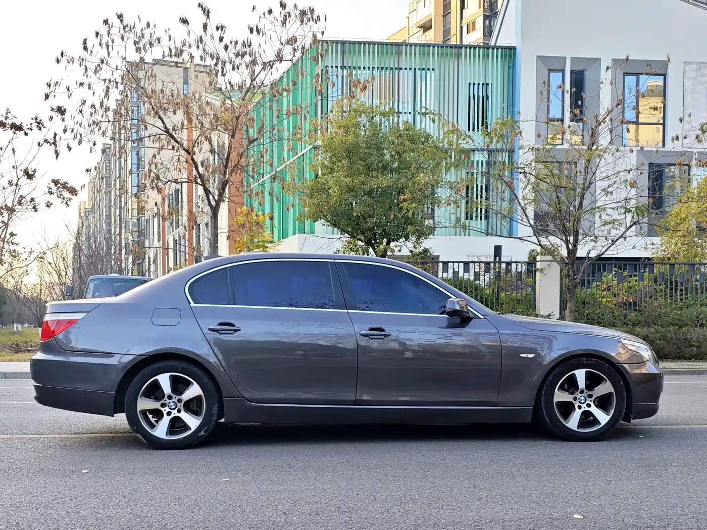 BMW 5 Series 2009 Model 523Li Premium фото 6