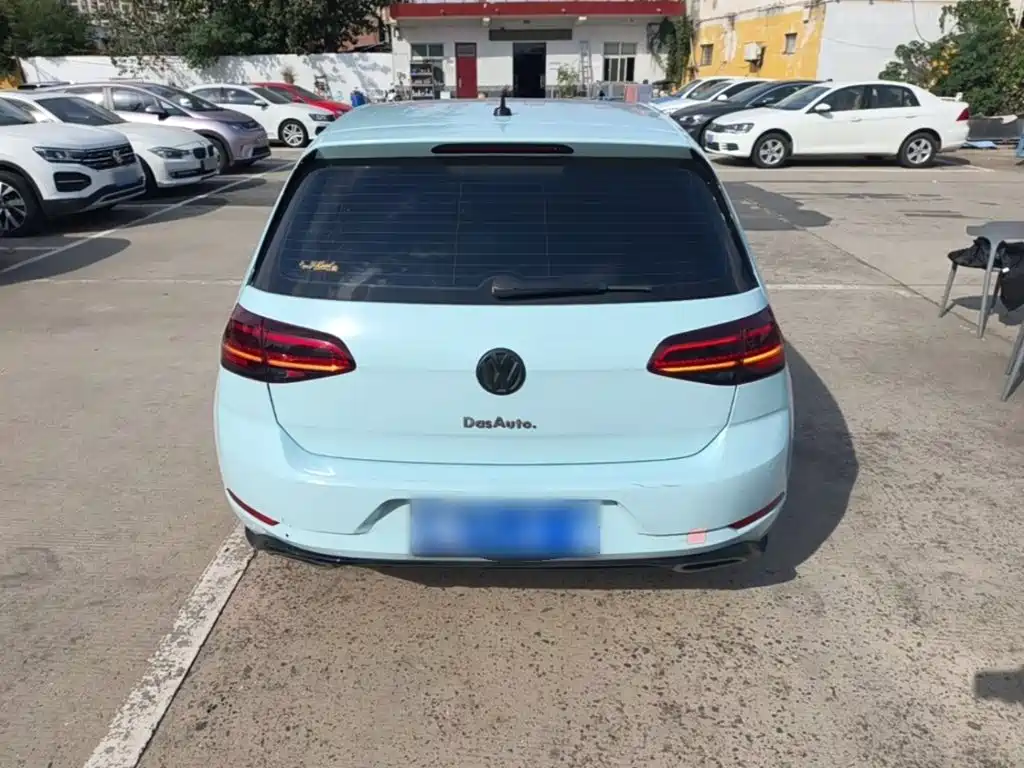 Photo 6 - Volkswagen Golf