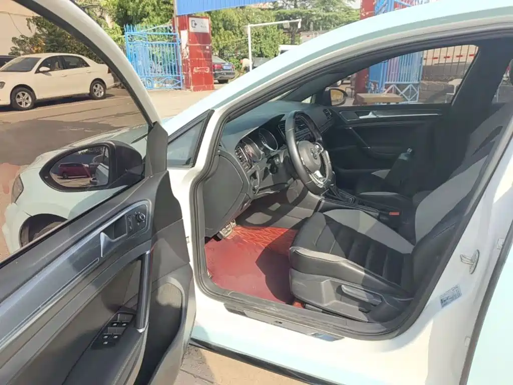 Photo 16 - Volkswagen Golf