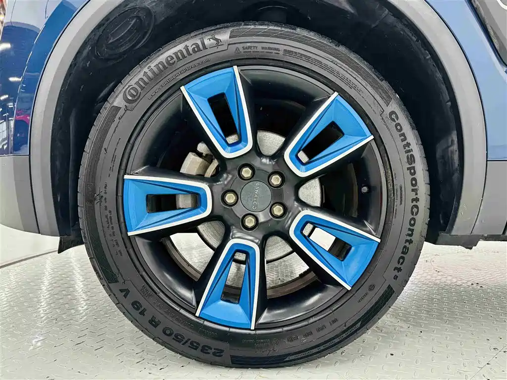 Lynk & Co 01 2017 2.0T 2WD Pro Shine Edition фото 10