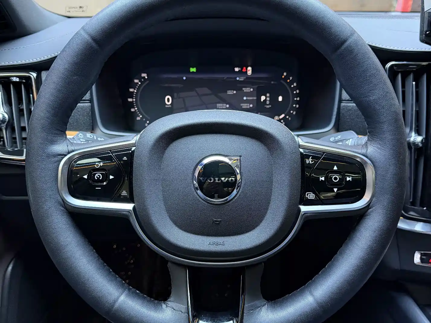 Photo 12 - Volvo S90