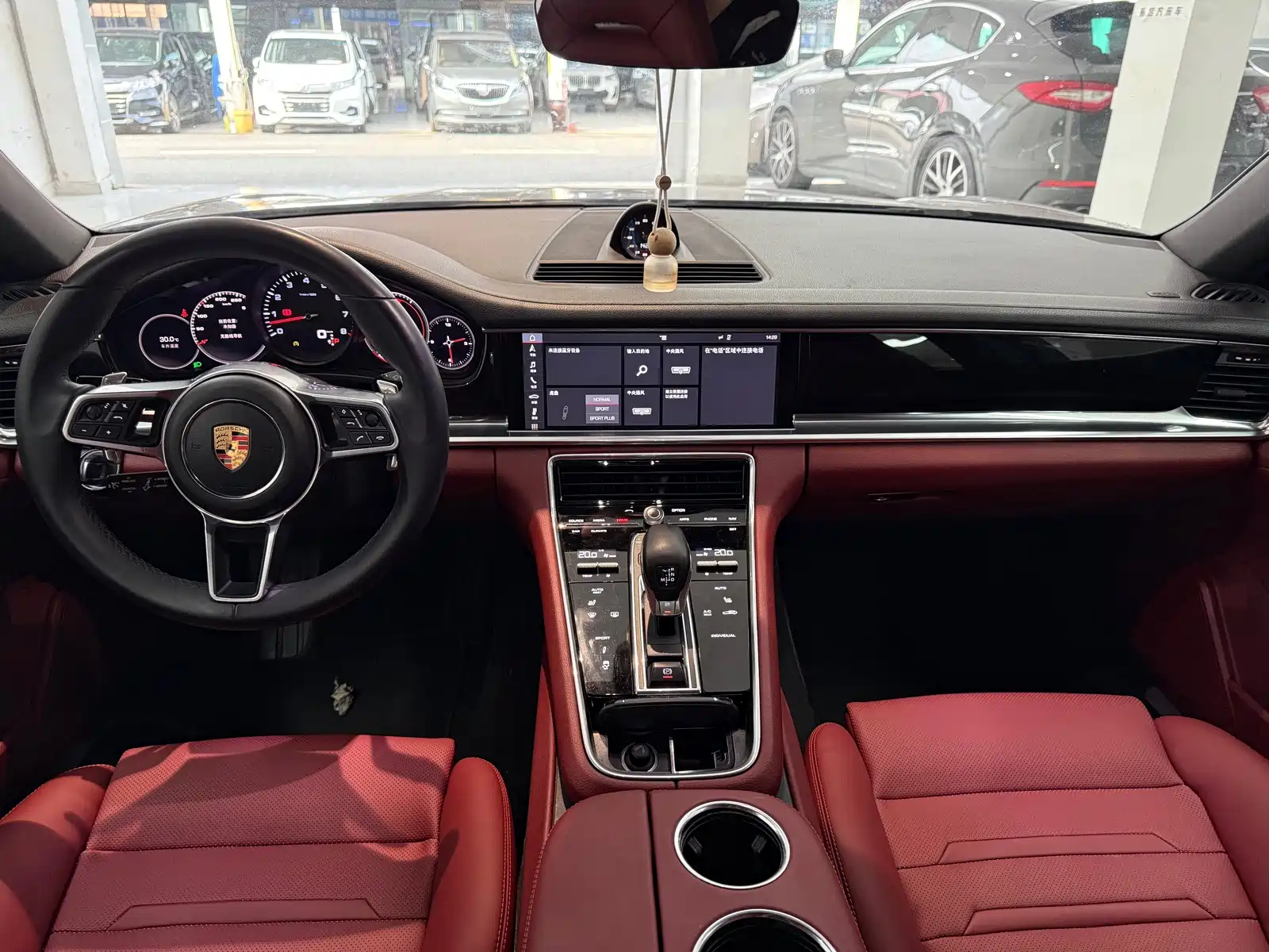صورة 6 - Porsche Panamera