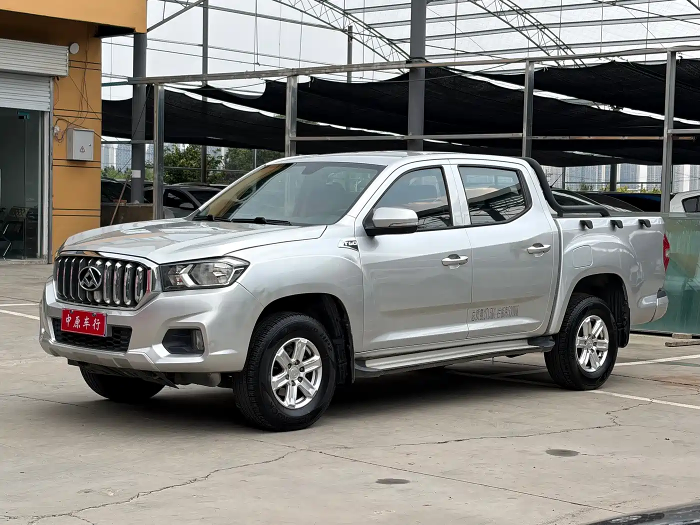 SAIC Maxus Maxus T60 2018 2017 2.8T Diesel Manual 2WD High Chassis Comfort Standard Cab China V