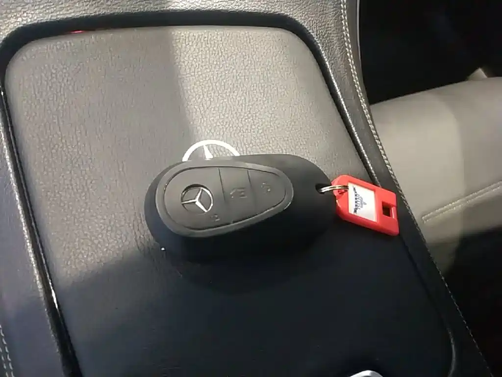 Фото 9 - Mercedes-Benz C-Class