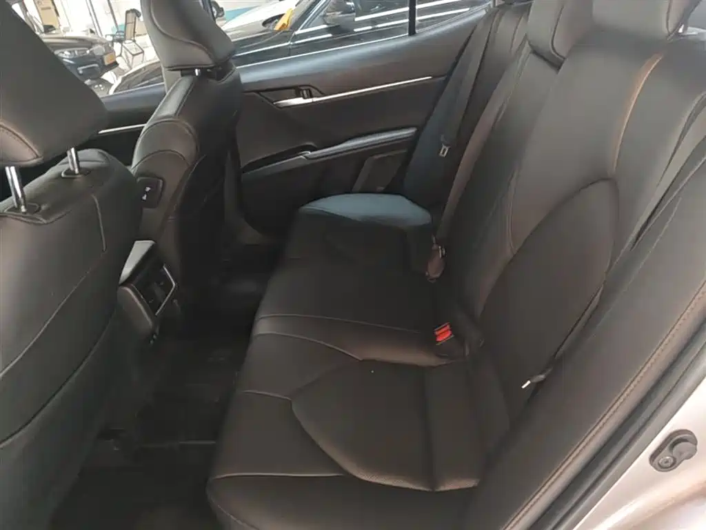 Фото 17 - Toyota Camry