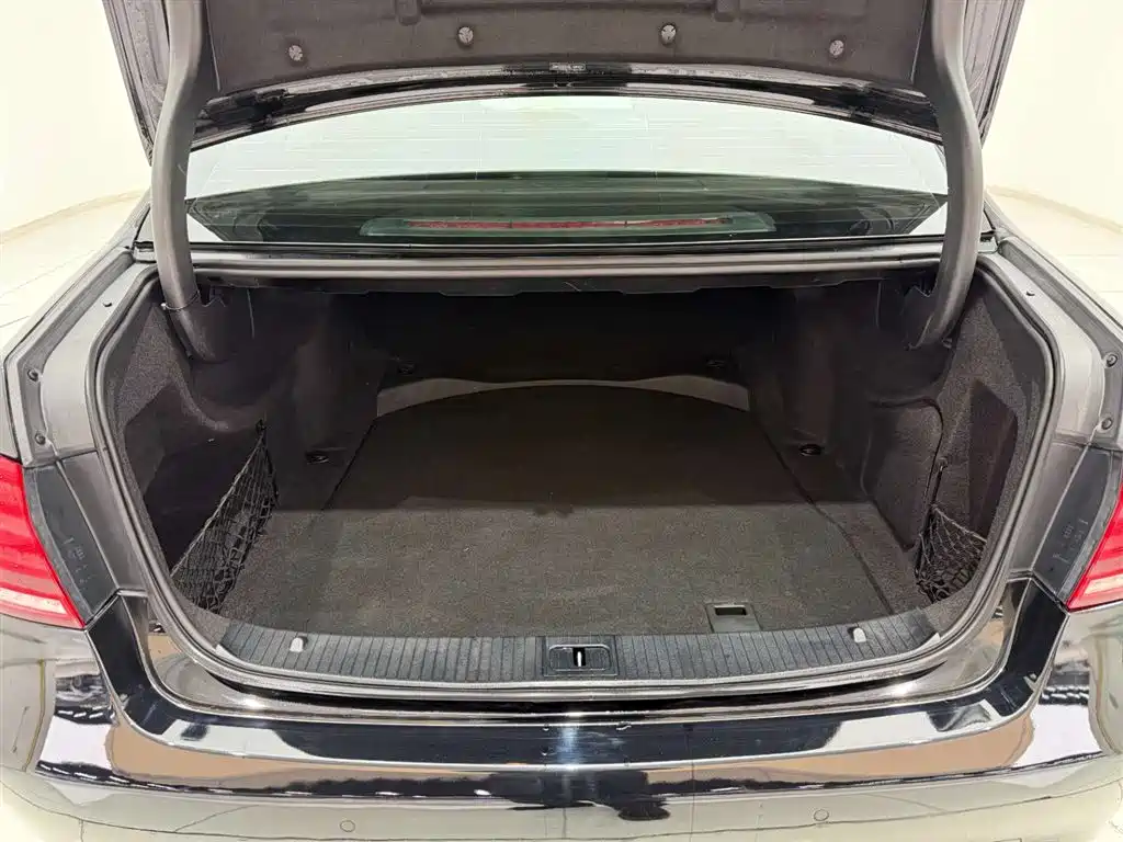 Mercedes-Benz E-Class 2015 E 200 L Sport фото 14