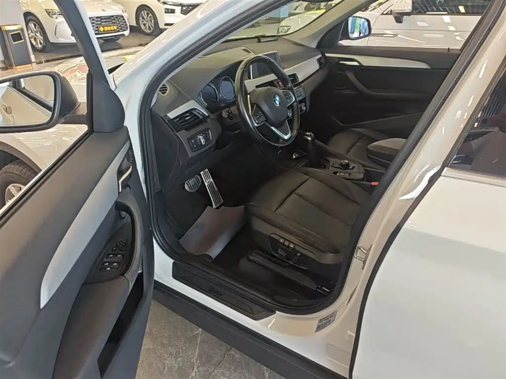BMW X1 2019 sDrive20Li Leading Model фото 16