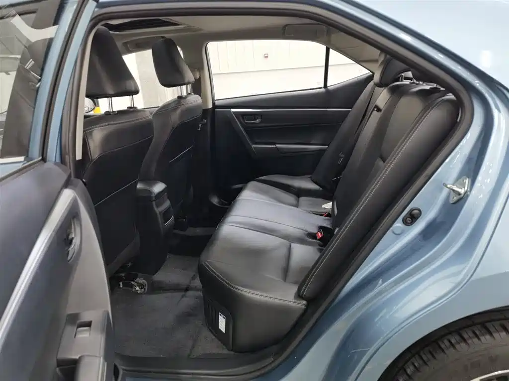 Toyota Corolla 2017 Facelift Hybrid 1.8L E-CVT Elite Edition фото 15
