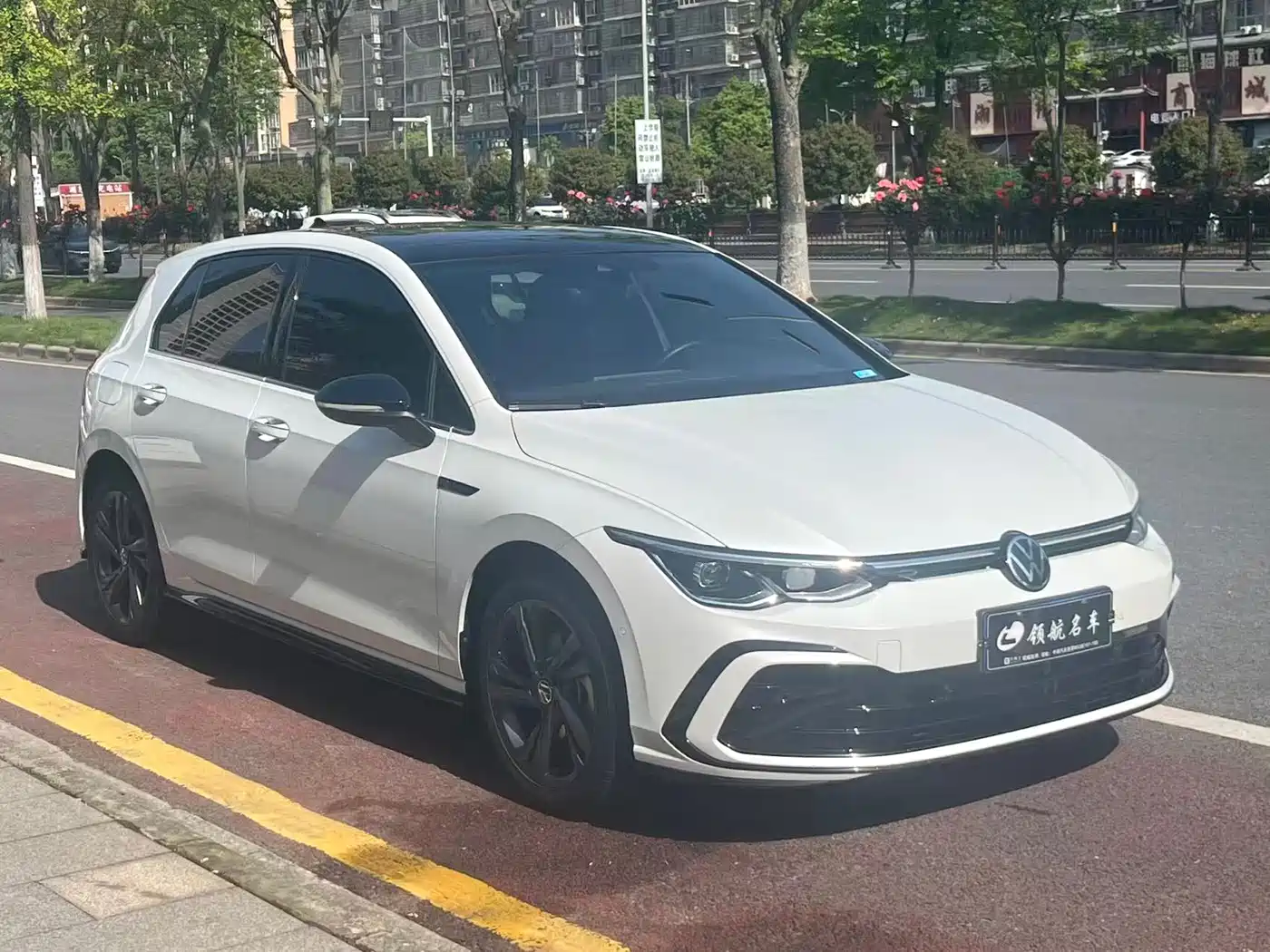Volkswagen Golf 2021 280TSI DSG R-Line фото 2