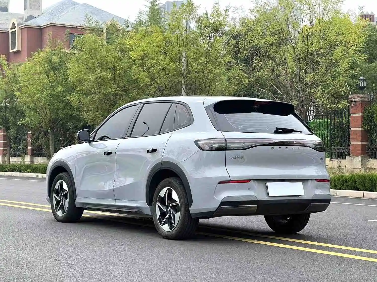 Фото 8 - Geely Galaxy Galaxy E5