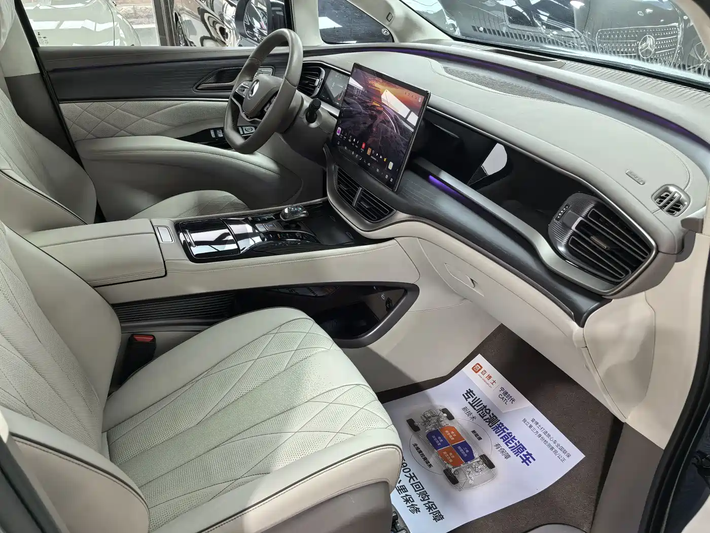 Denza D9 2022 DM-i 970 AWD Flagship фото 17