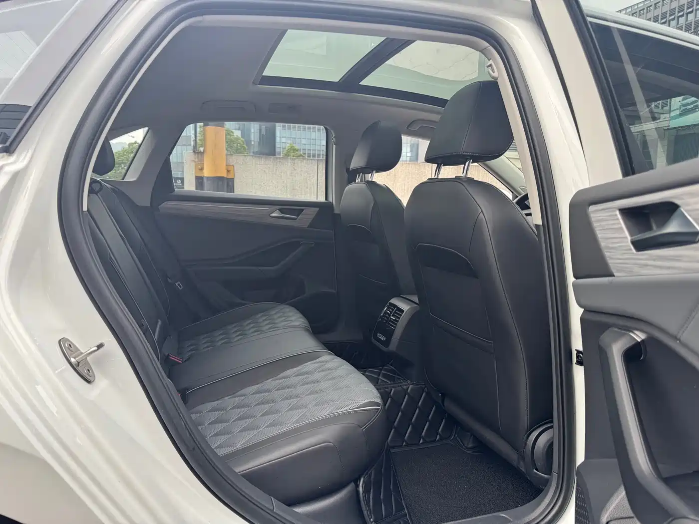 Volkswagen Sagitar 2024 300TSI DSG Surpass Edition фото 12