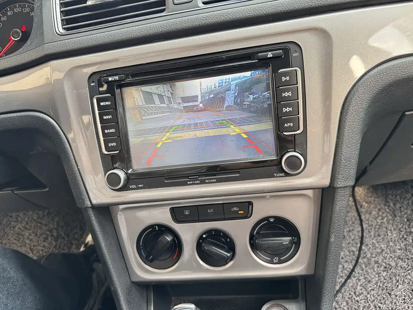 Volkswagen Lavida Tour 2013 1.6L Automatic Trend Style фото 19
