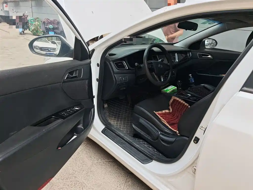 Hyundai Mistra 2016 1.8L Automatic Smart GLS фото 13
