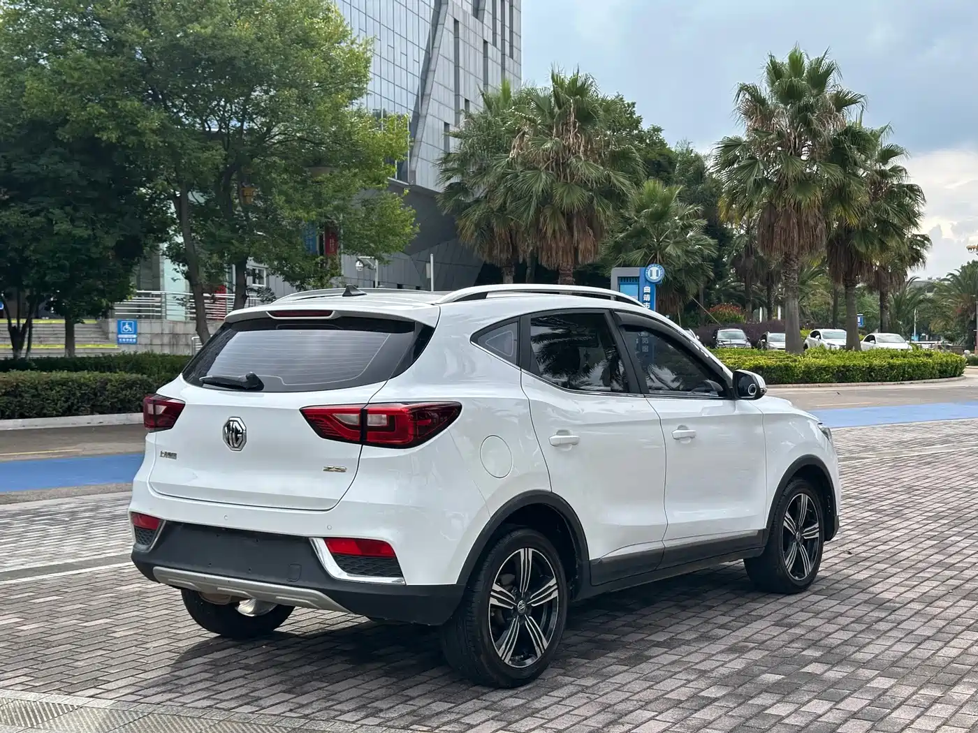 MG ZS 2019 2019 1.5L Manual Global Luxury Edition (China VI)