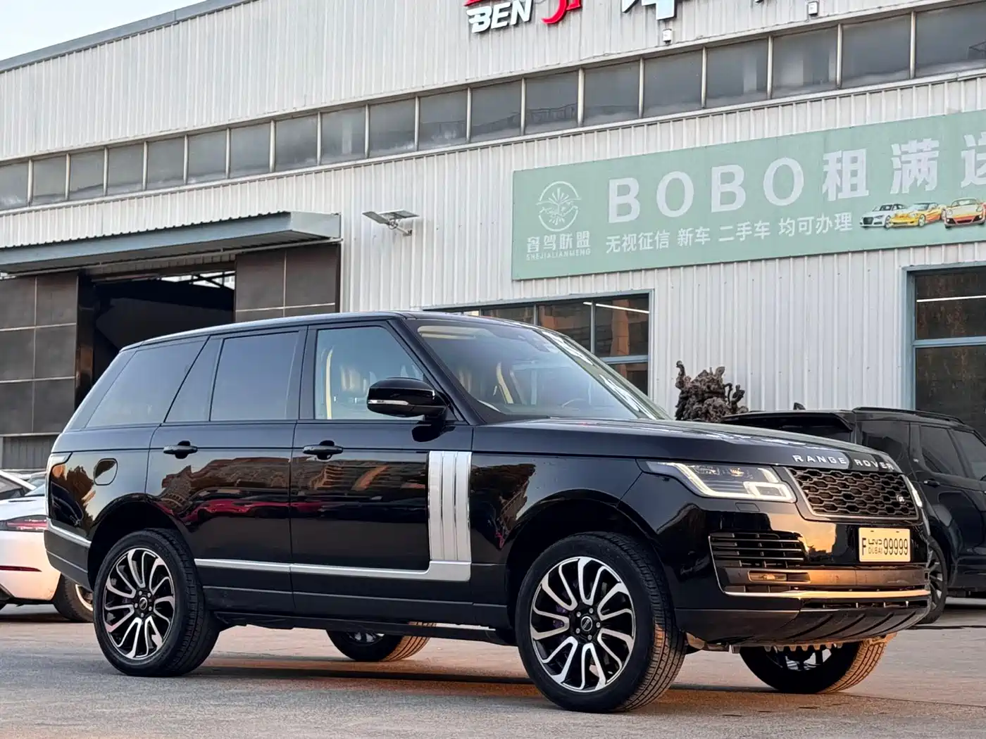 Land Rover Range Rover 2018 3.0 SC V6 Golden Age Edition фото 3