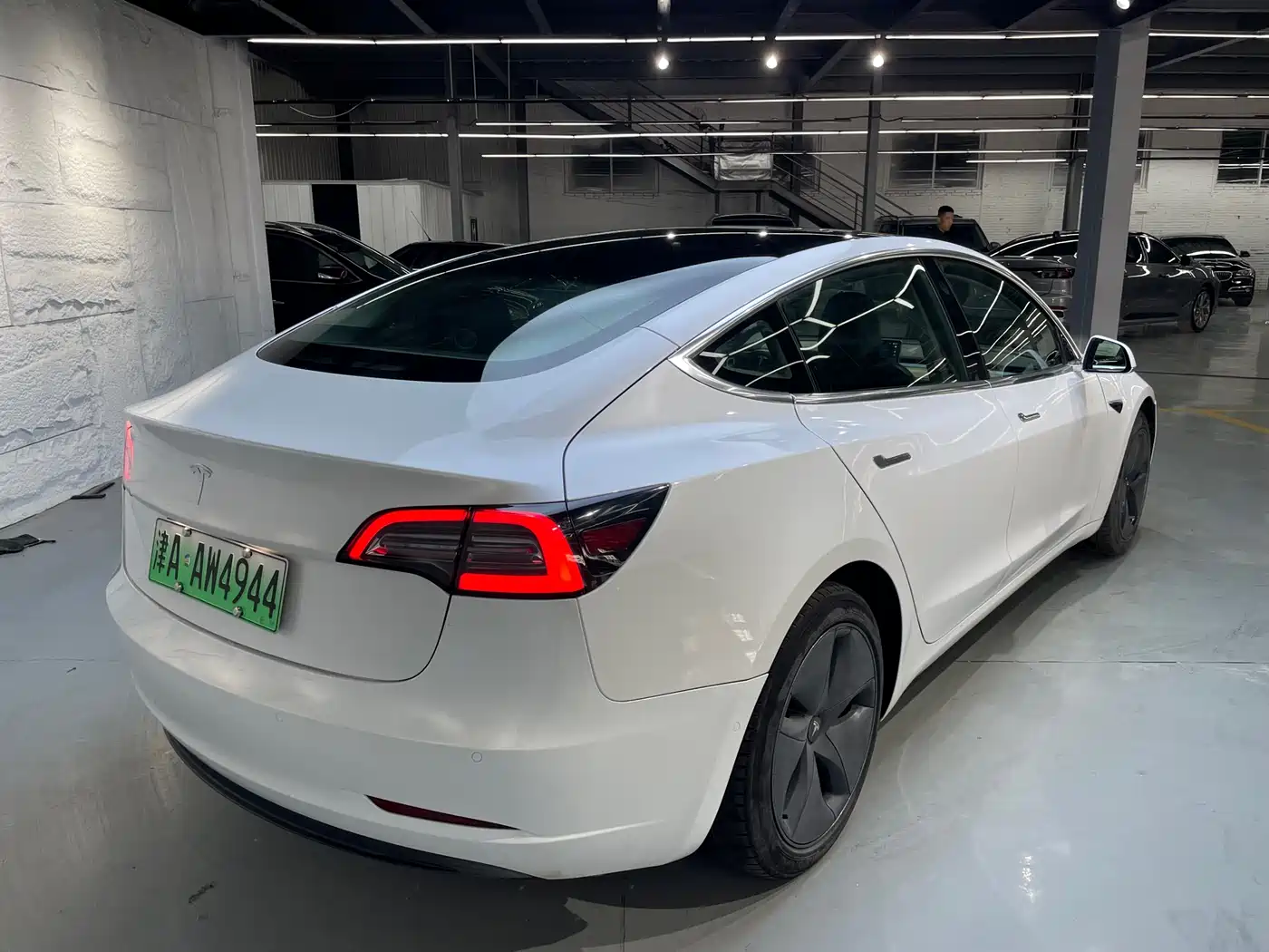 TESLA MODEL 3 (IMPORTED)
