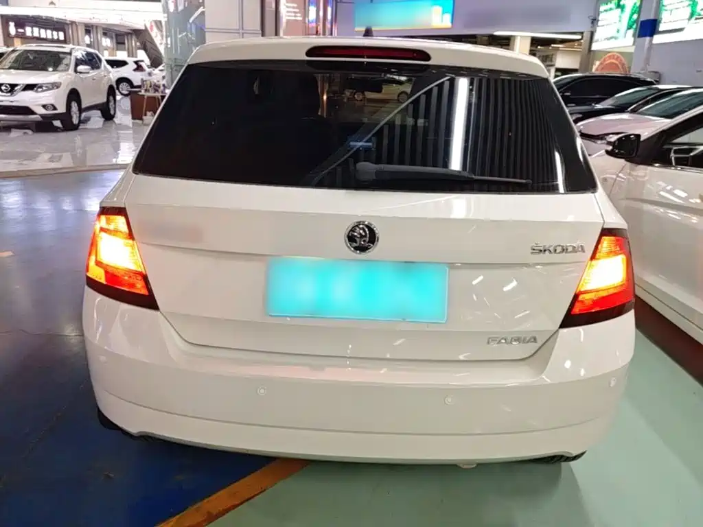 Škoda Fabia 2015 2015 1.4L Automatic Advance Edition