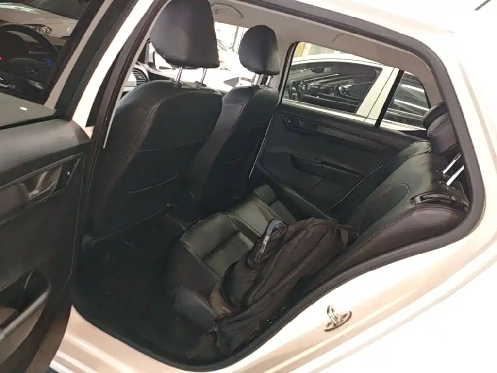 Škoda Fabia 2015 2015 1.4L Automatic Advance Edition