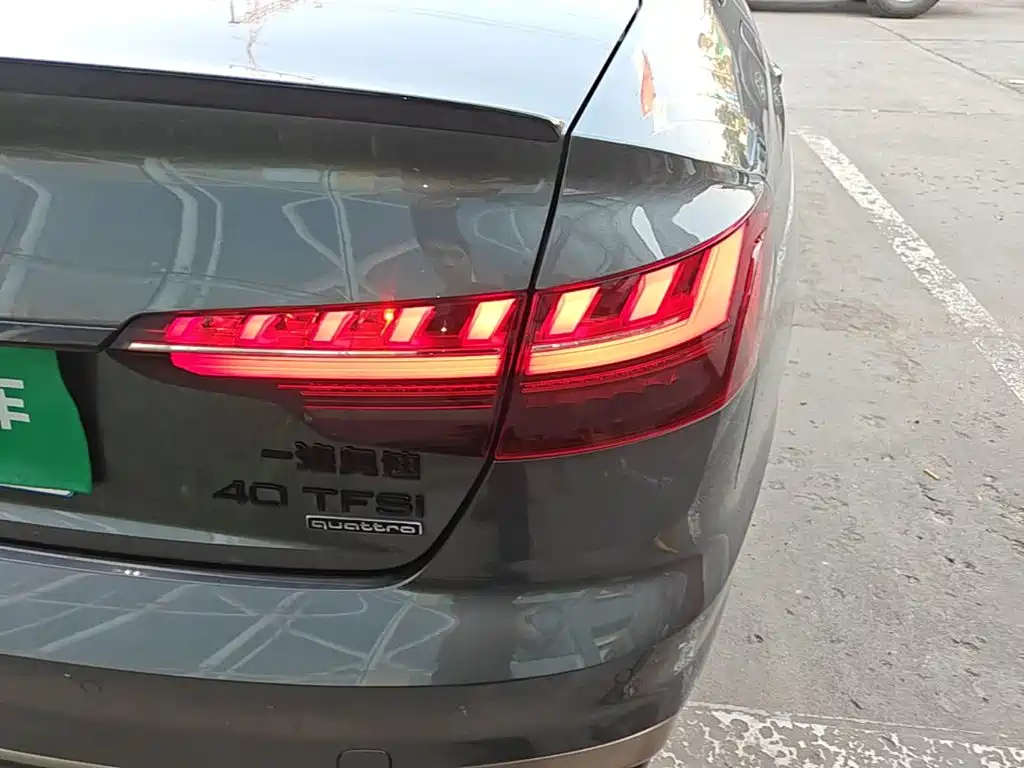 Фото 8 - Audi A4L