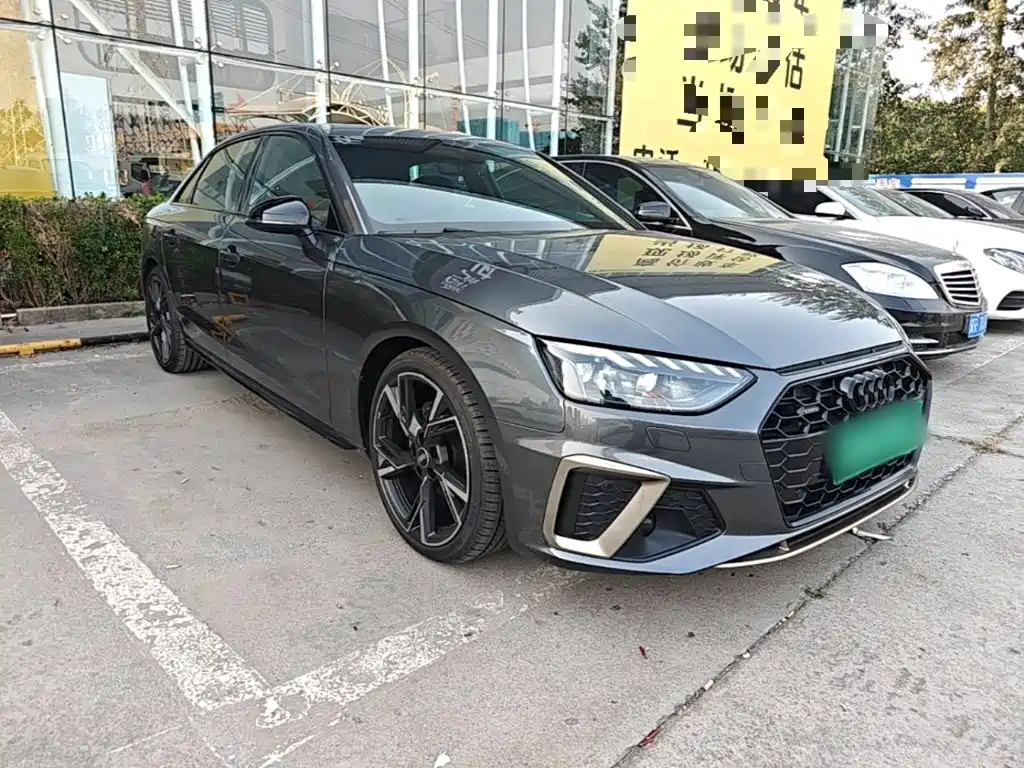 Фото 4 - Audi A4L