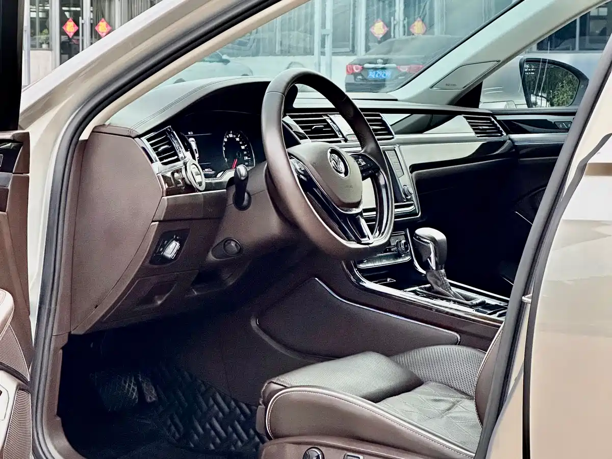 Volkswagen Phideon 2018 380TSI 2WD Flagship Edition фото 4
