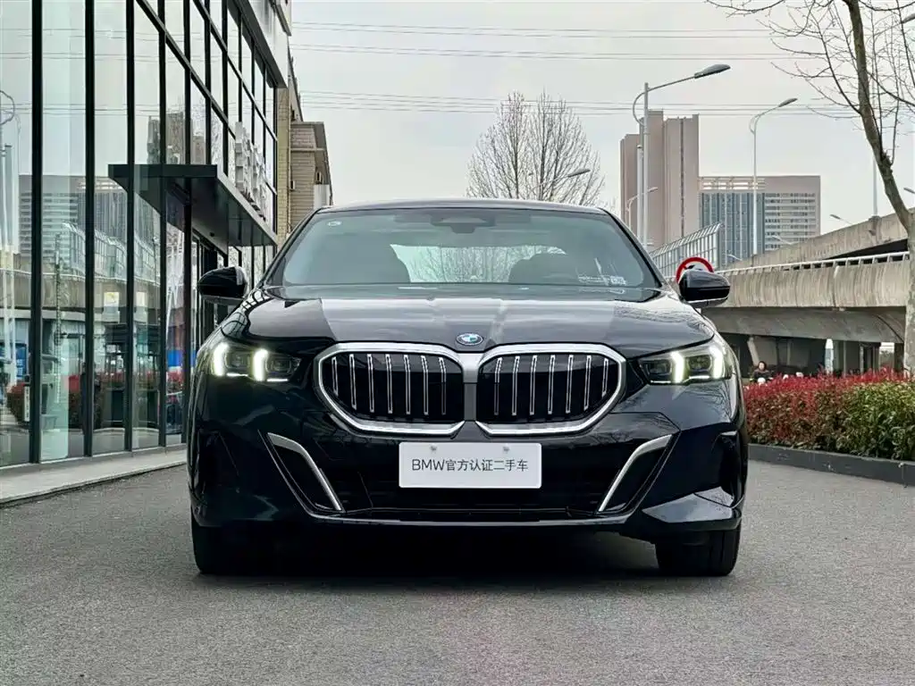 BMW 5 Series 2025 530Li Premium M Sport Package фото 2