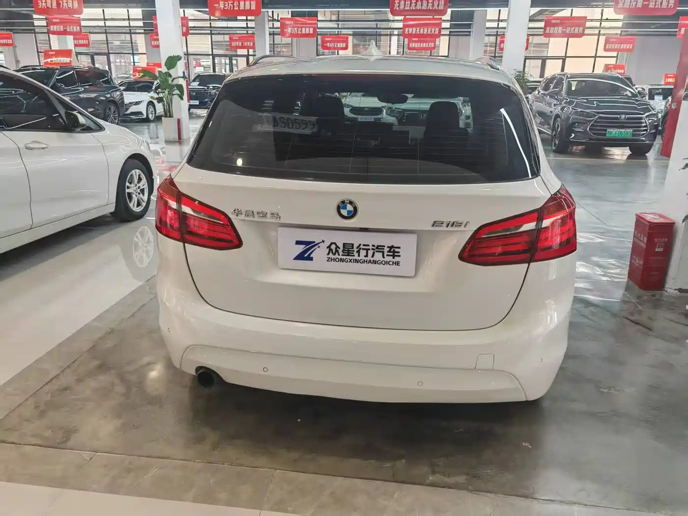 BMW 2 Series Touring 2016 218i Leading фото 5