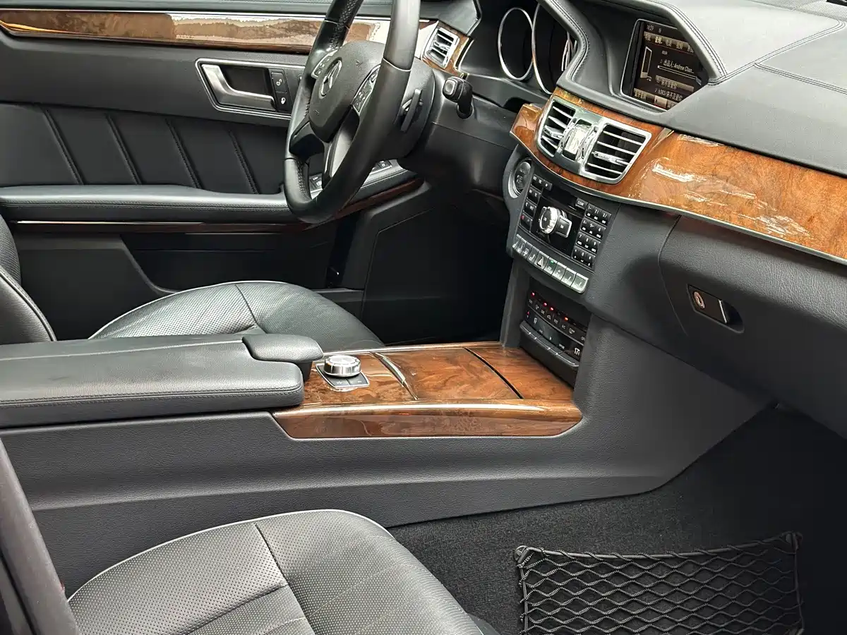 Photo 11 - Mercedes-Benz E-Class