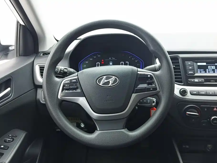 Photo 15 - Hyundai Verna